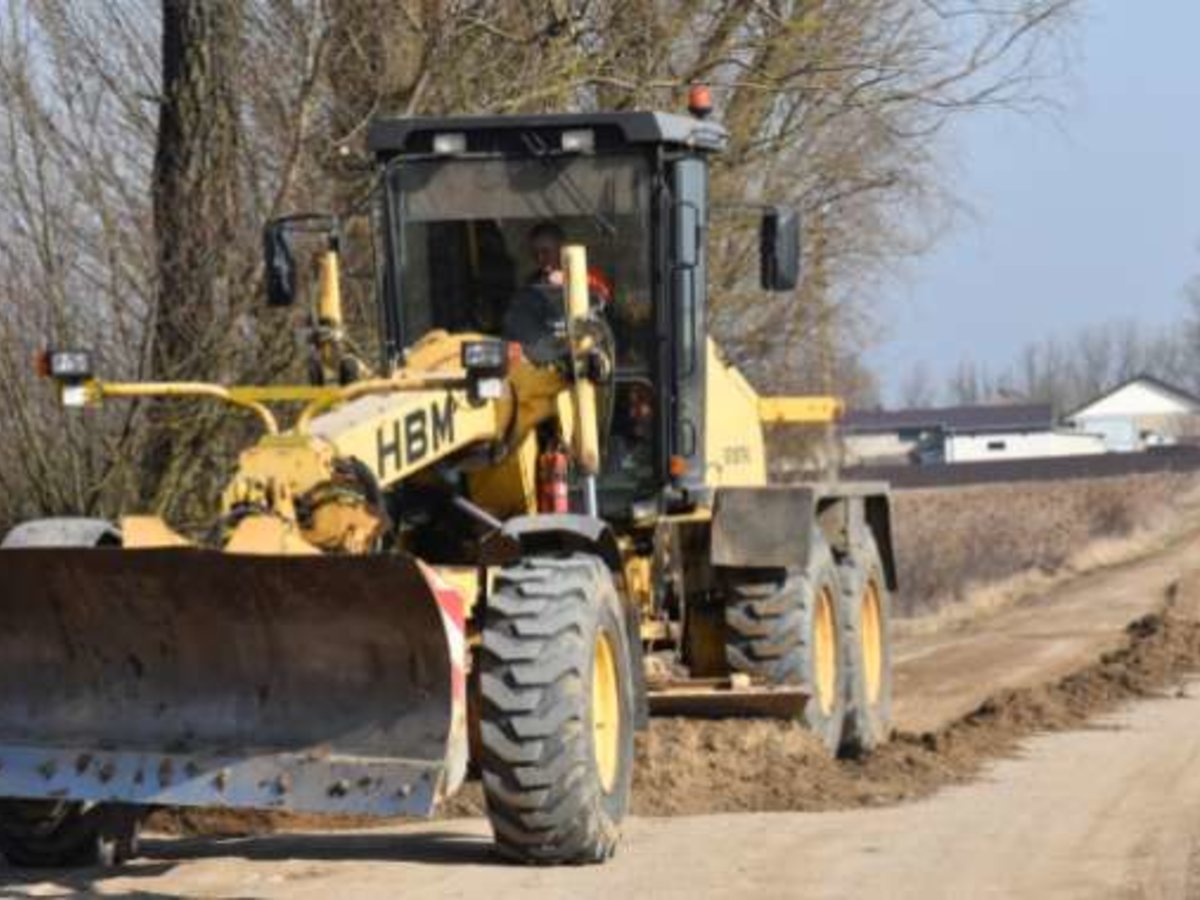 Žvyrkeliuose jau darbuojasi greideriai 