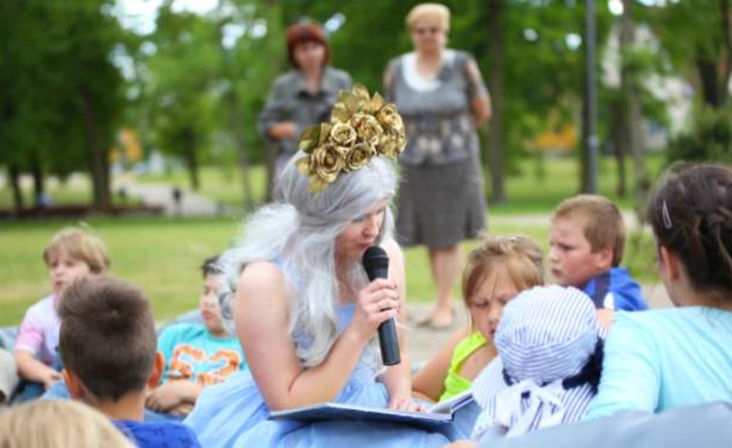 Į Vytauto Didžiojo parką sugrįžta garsiniai pasakų skaitymai!