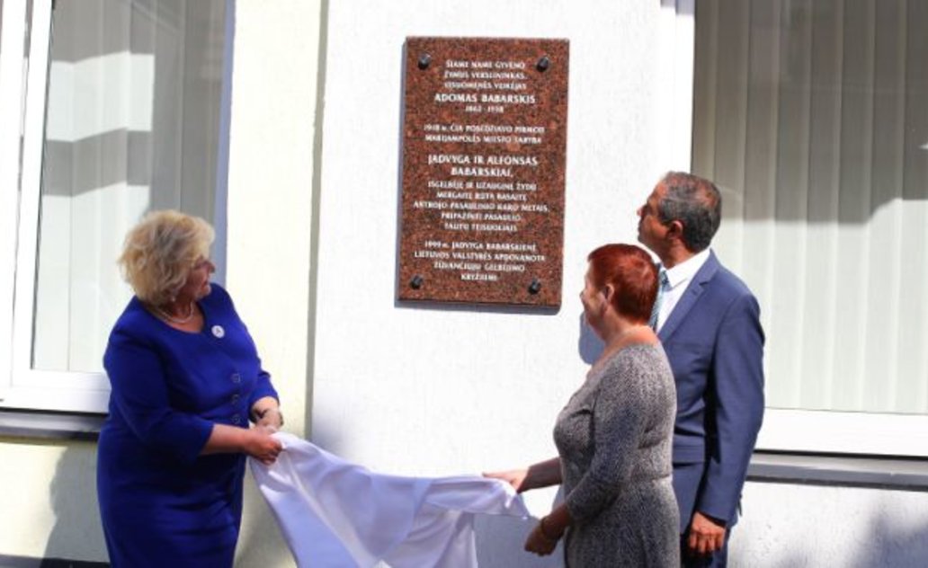 Marijampolėje įamžintas Pasaulio Tautų teisuolių Babarskių vardas