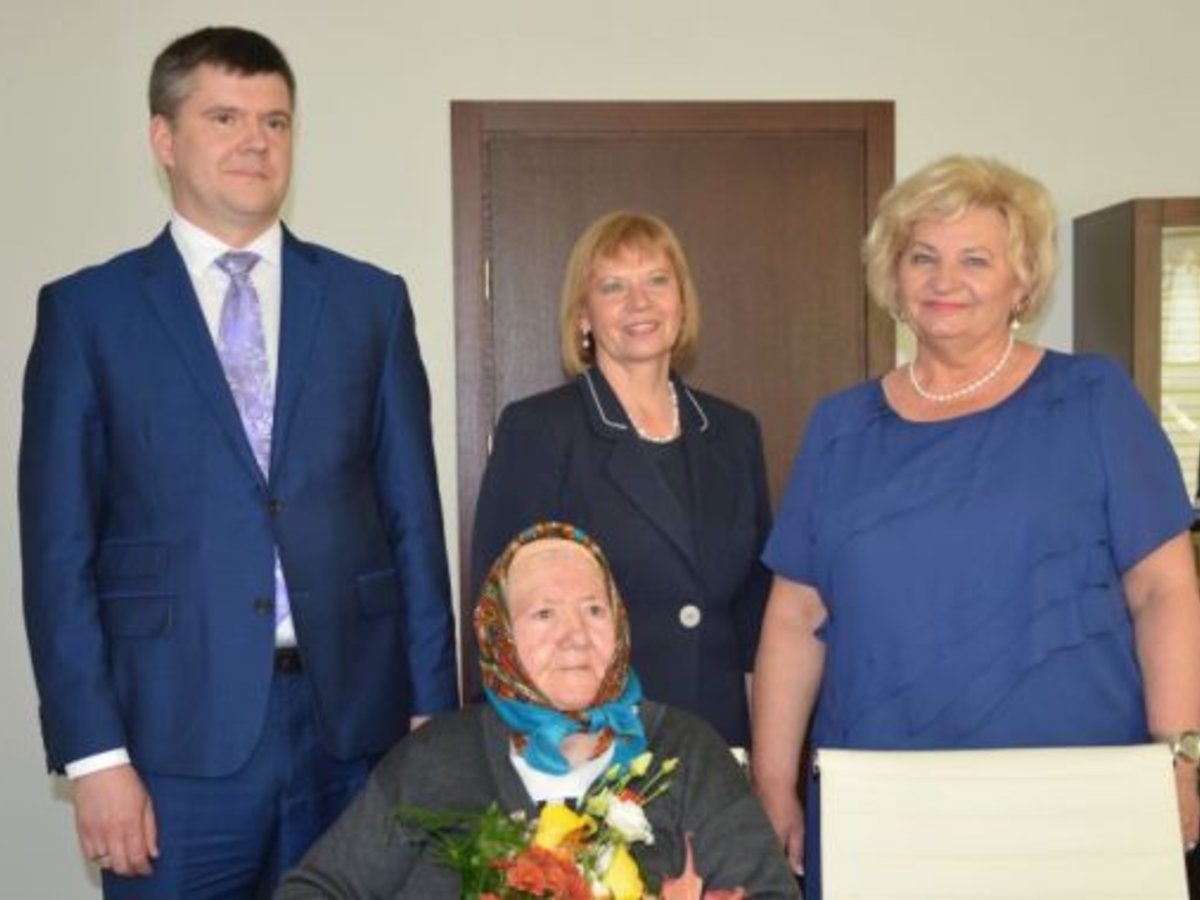 Apdovanota Marijampolės savivaldybės daugiavaikė motina Angelė Meilutė Miežlaiškienė