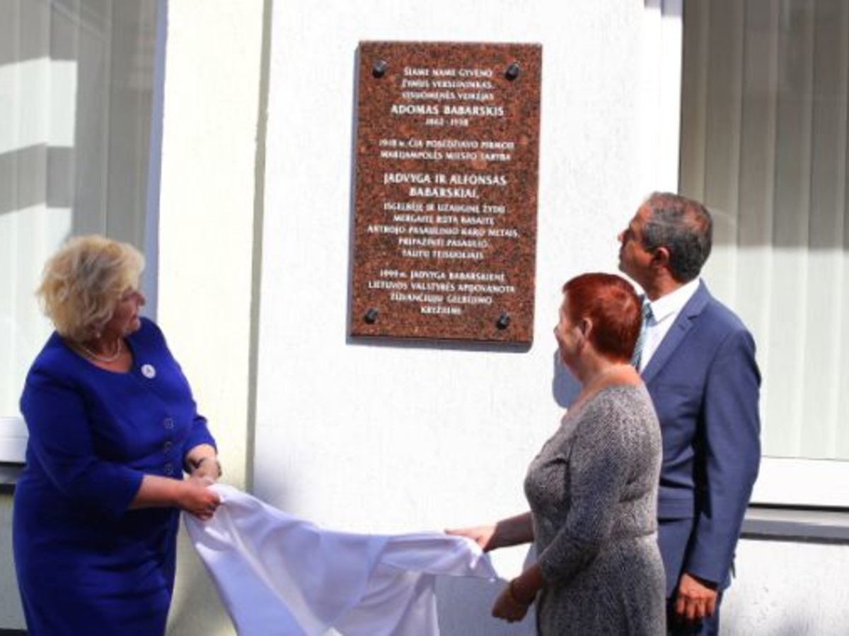 Marijampolėje įamžintas Pasaulio Tautų teisuolių Babarskių vardas