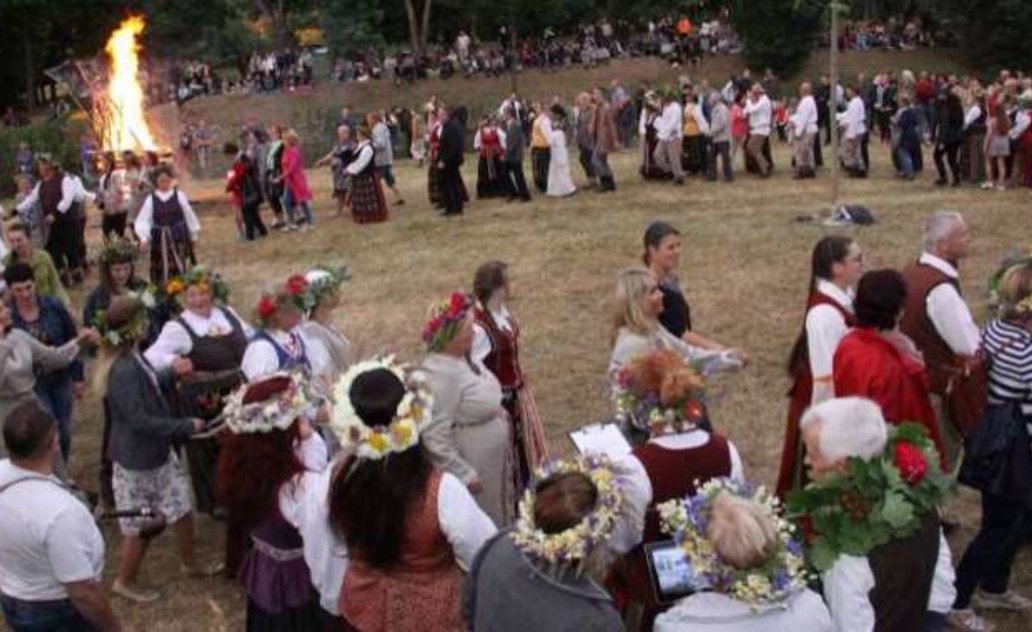 Joninės Marijampolėje - su papročiais ir dainomis