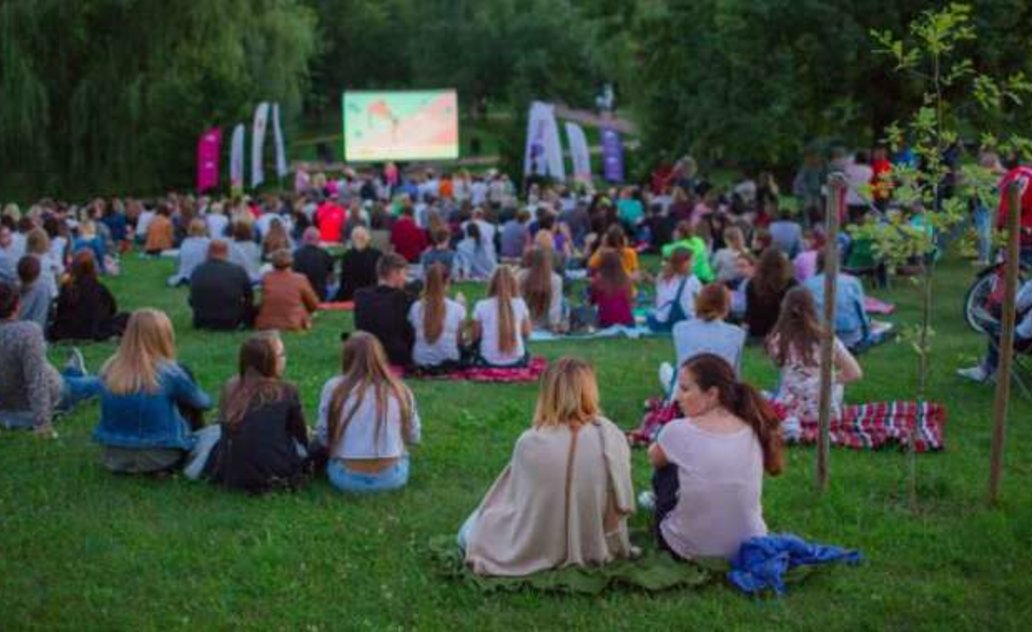 Susitikime po atviru dangumi žiūrėti filmo „Skrydis per Atlantą“