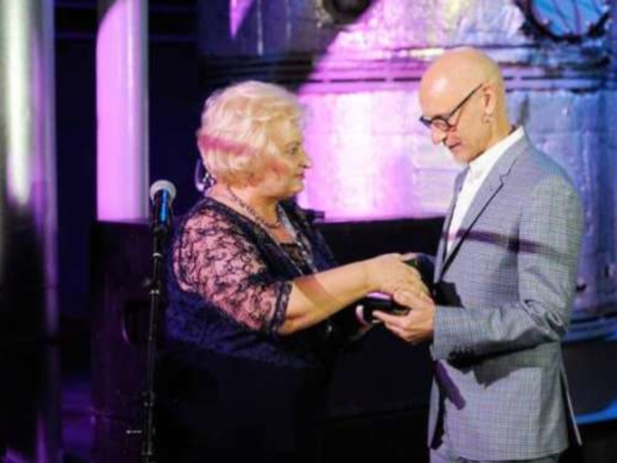  „Malonny 5“ atidarytas unikaliu meno performansu: Ray Bartkus apdovanotas Šv.Jurgio,...