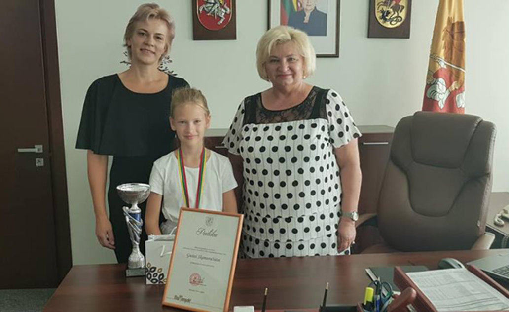 Marijampolėje pasveikinta devynmetė Gustė parsivežusi auksą iš Kroatijos