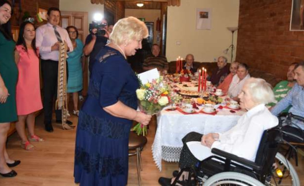 Marijampolės savivaldybės merė pasveikino šimtametę