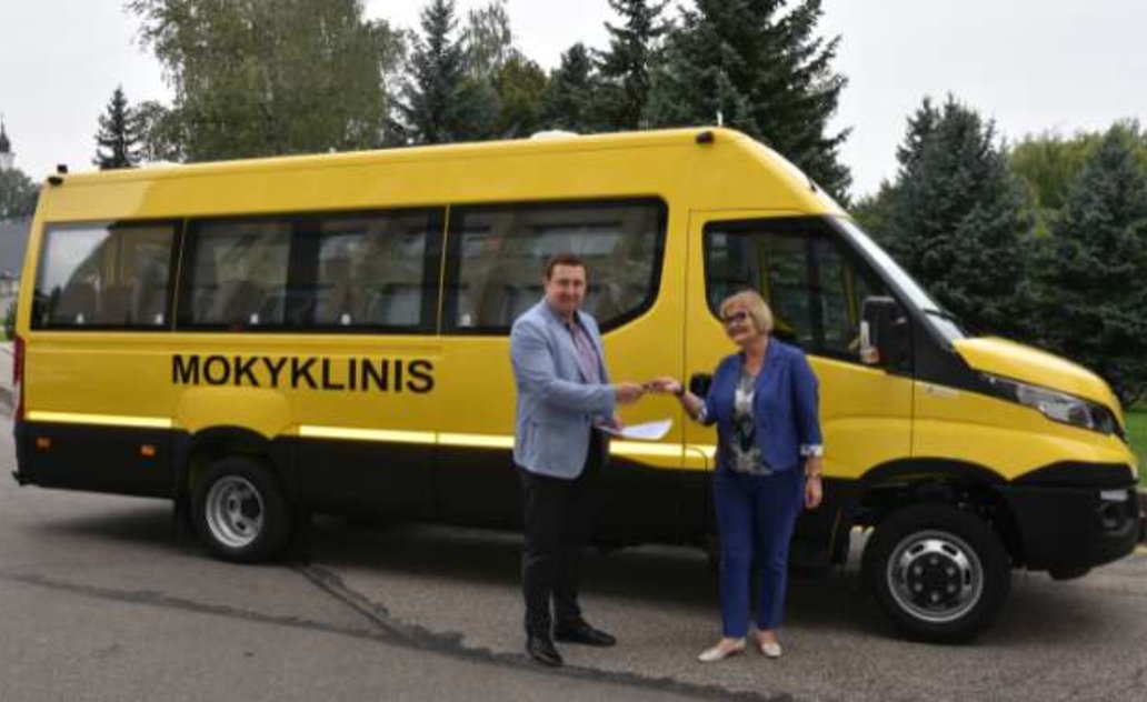 Marijampolės savivaldybės mokykloms - trys nauji geltonieji autobusiukai