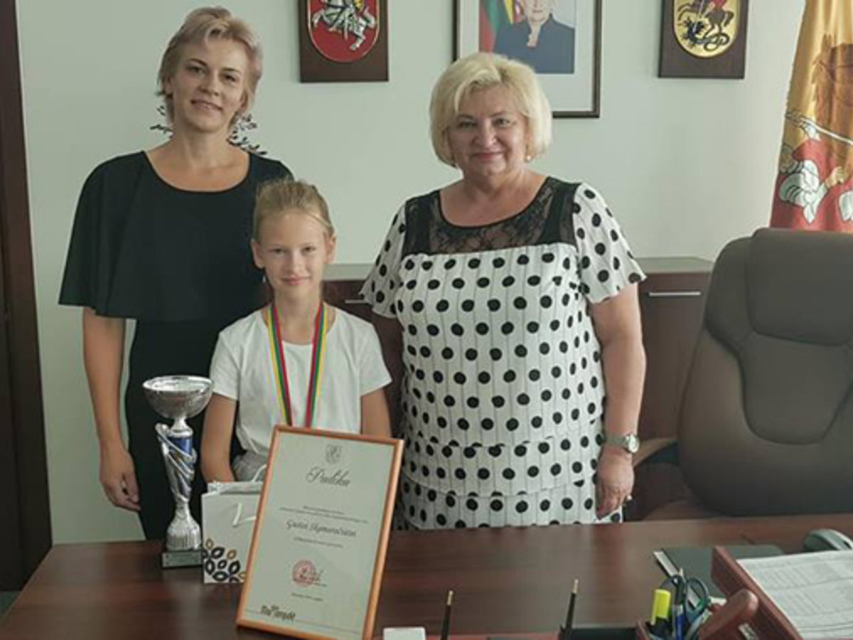 Marijampolėje pasveikinta devynmetė Gustė parsivežusi auksą iš Kroatijos