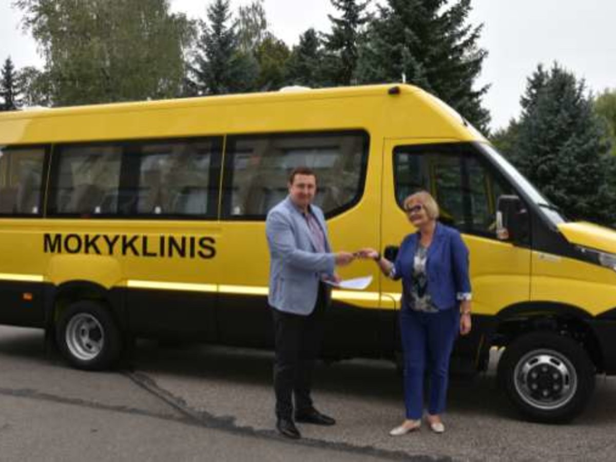 Marijampolės savivaldybės mokykloms - trys nauji geltonieji autobusiukai