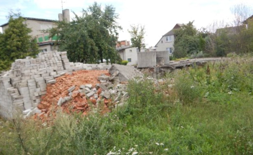 Apleistų sklypų savininkai prisišaukia administracinę atsakomybę