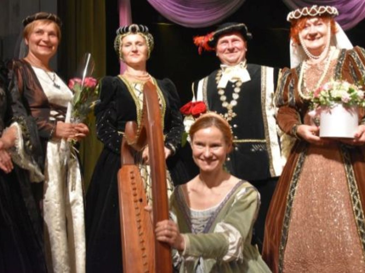 Marijampoliečius žavėjo respublikinis istorinio šokio festivalis „Iš Kvietiškio dvaro – į...