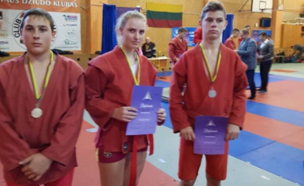 Lietuvos jaunučių sporto žaidynių sambo imtynių varžybose marijampoliečiai iškovojo prizines vietas 