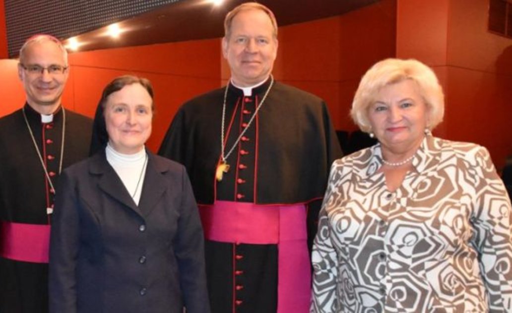 Vargdienių seserų  vienuolijos 100-mečio minėjimas Marijampolėje