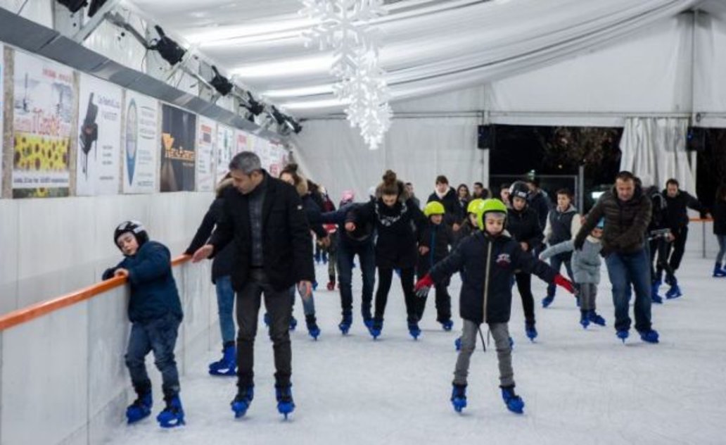 Marijampoliečiai visą žiemą galės džiaugtis nemokama ledo arena miesto centre