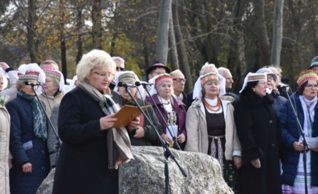 Atmintis gyva: paminklinio akmens  atidengimo ceremonija suvirpino atminties stygas