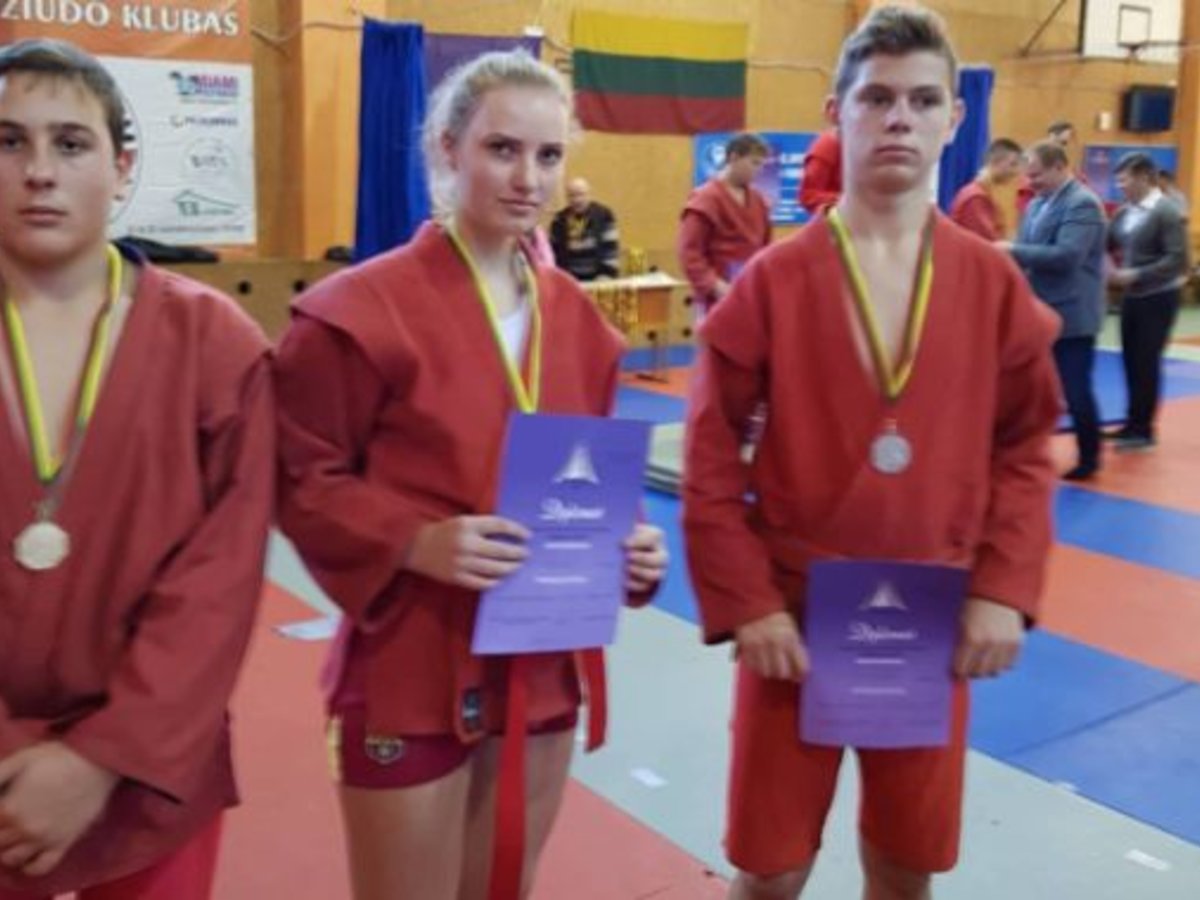 Lietuvos jaunučių sporto žaidynių sambo imtynių varžybose marijampoliečiai iškovojo prizines vietas 