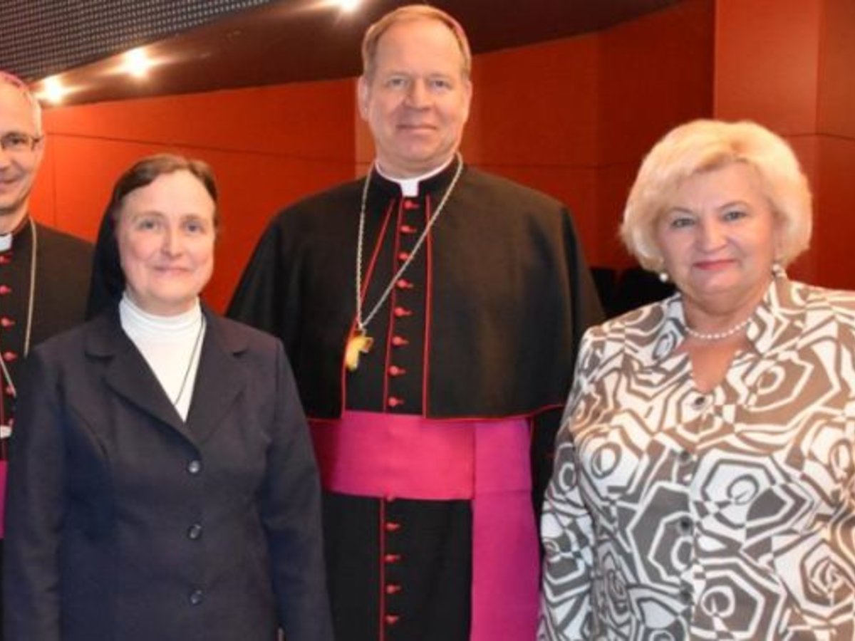 Vargdienių seserų  vienuolijos 100-mečio minėjimas Marijampolėje
