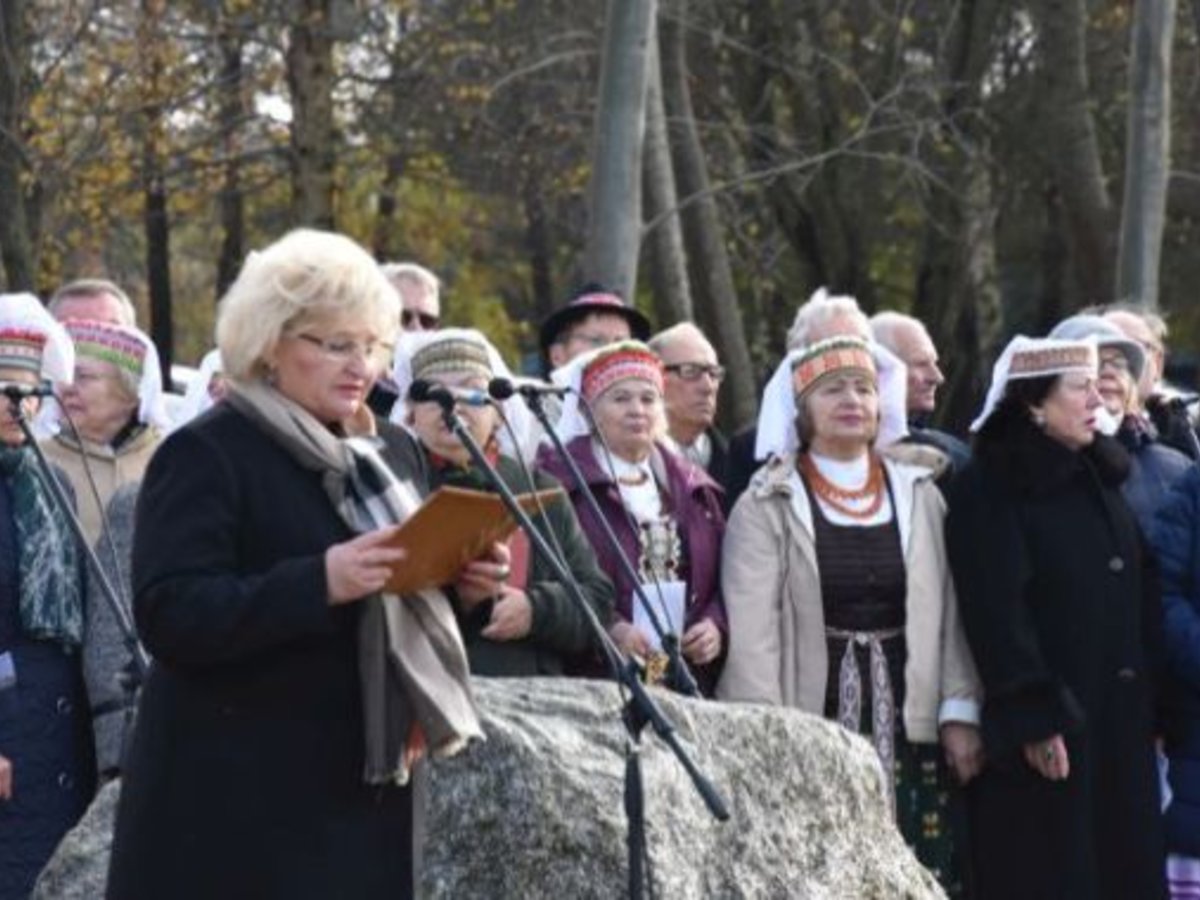 Atmintis gyva: paminklinio akmens  atidengimo ceremonija suvirpino atminties stygas