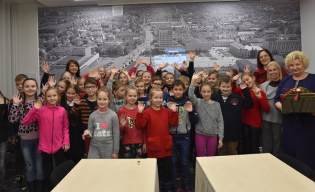 Šiandien Marijampolės savivaldybės administracijoje klegėjo vaikų šurmulys