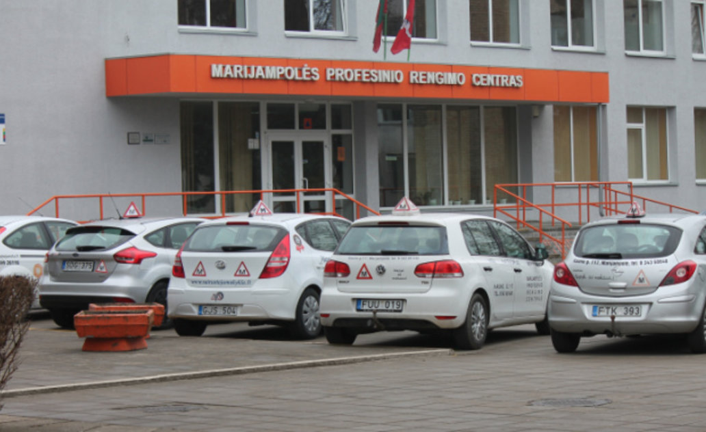 Vairavimo mokyklų mokinių meistriškumo konkurso nugalėtoja - mergina