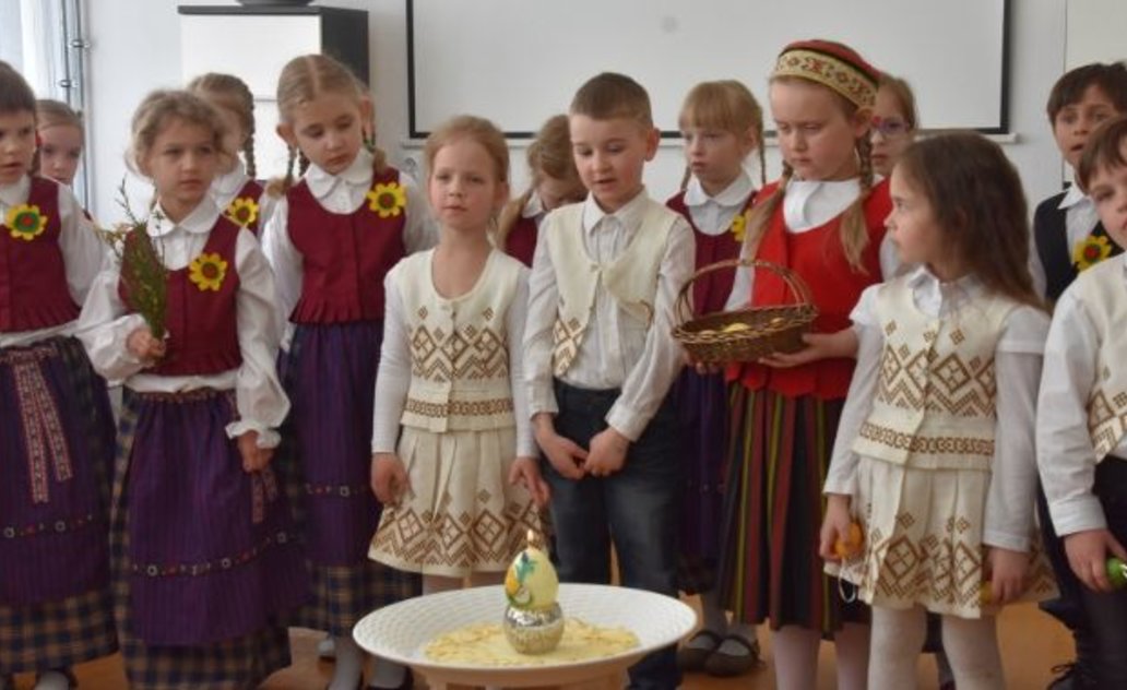 Marijampolėje skurstantiems gyventojams išdalinti velykiniai maisto paketai