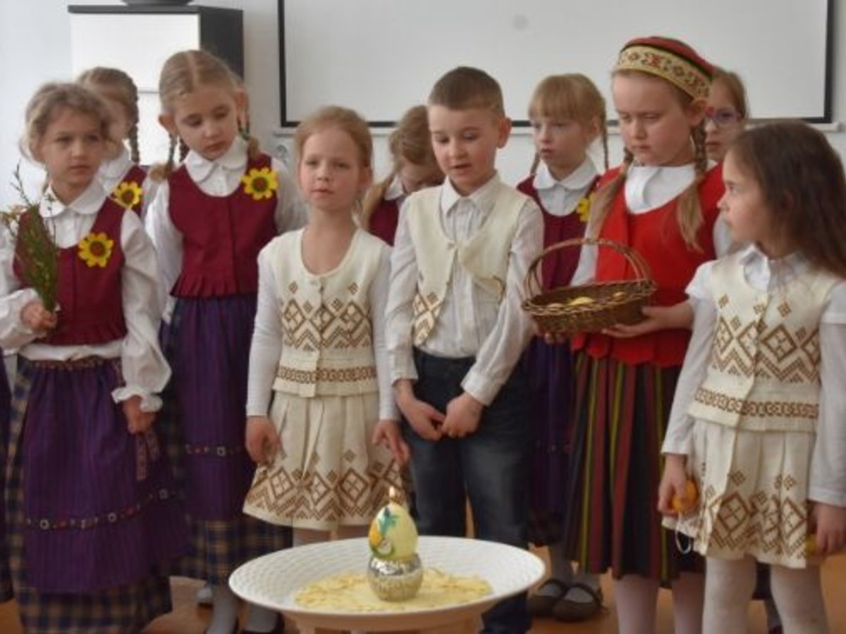 Marijampolėje skurstantiems gyventojams išdalinti velykiniai maisto paketai