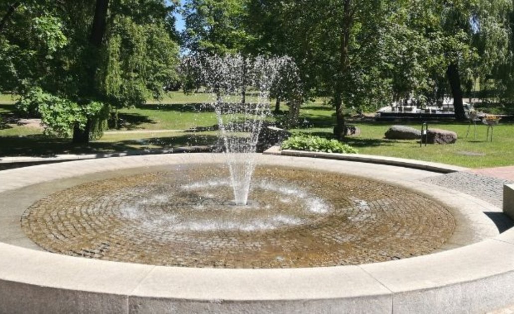 Poezijos parko fontanuose vaikams žaisti nėra saugu