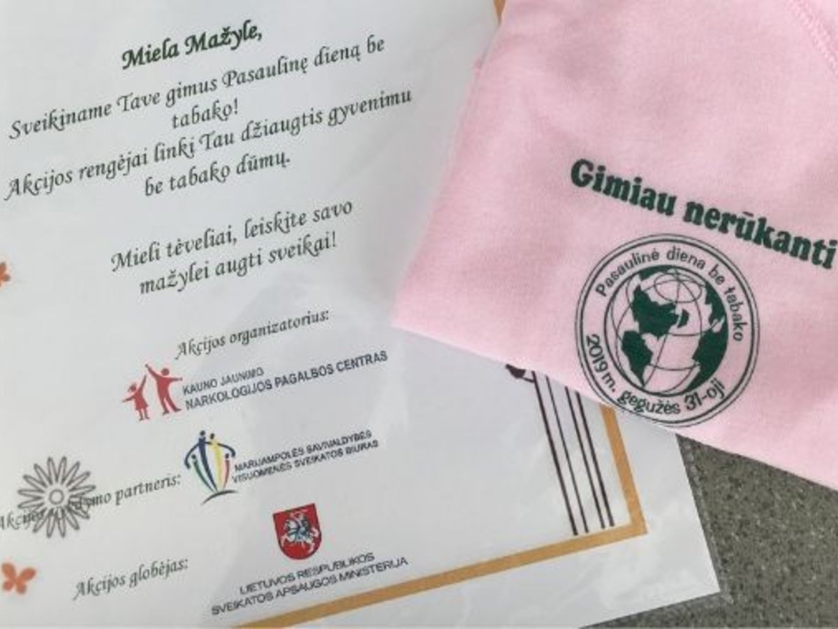 Marijampolės ligoninėje gimusiai mažylei - marškinėliai „Gimiau nerūkanti“
