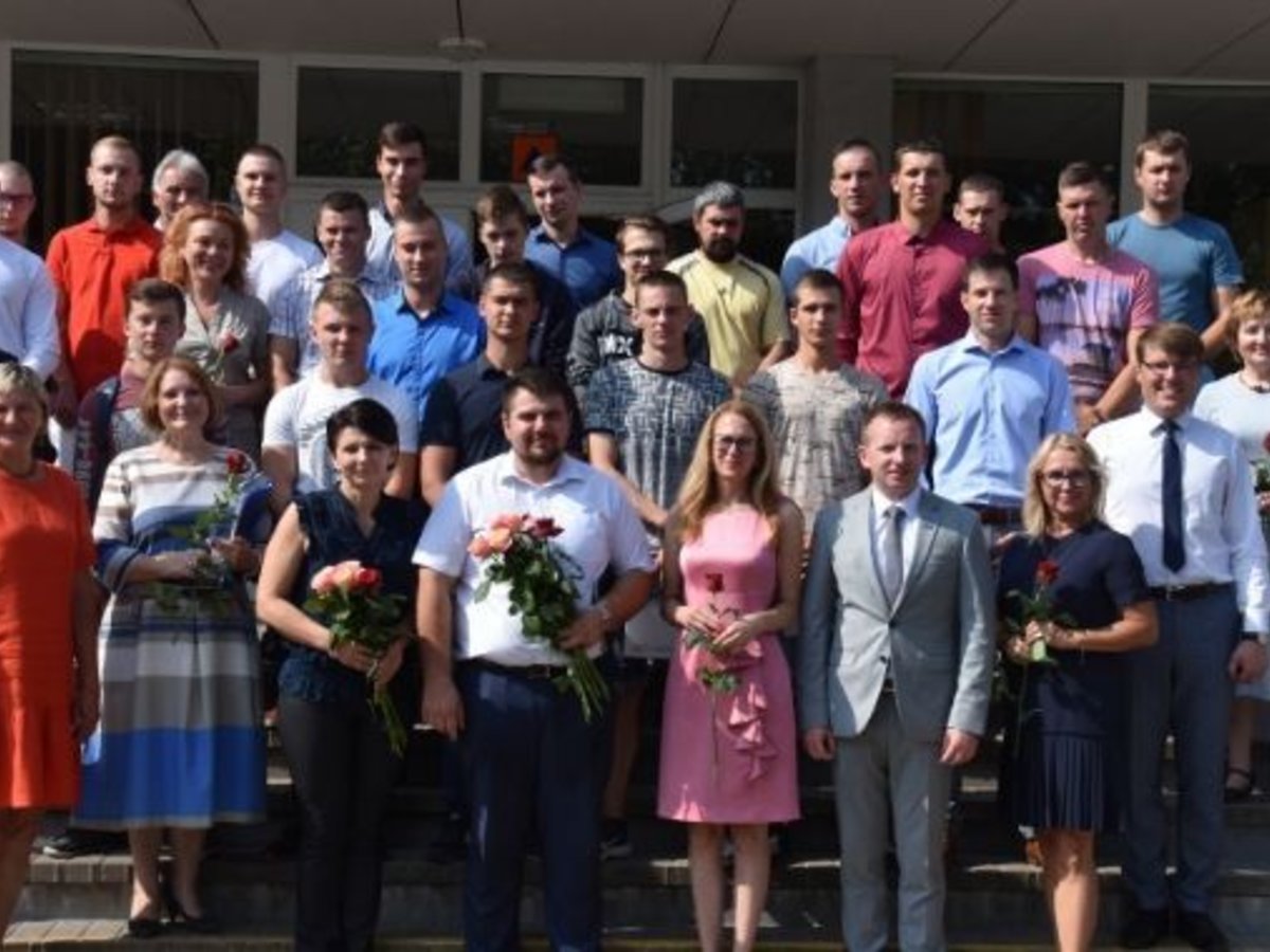 Profesinio rengimo centro diplomus atsiėmė per pusšimtis absolventų