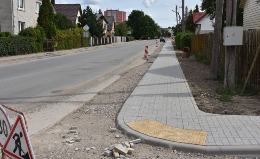 Pėsčiųjų saugumui ir patogumui – atnaujintas šaligatvis P. Cvirkos gatvėje