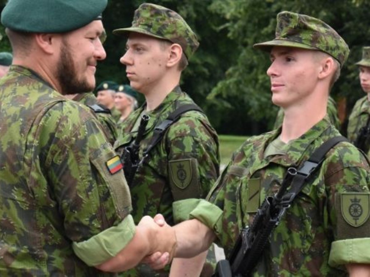 Tėvynei Lietuvai prisiekė nuolatinės privalomosios karo tarnybos kariai