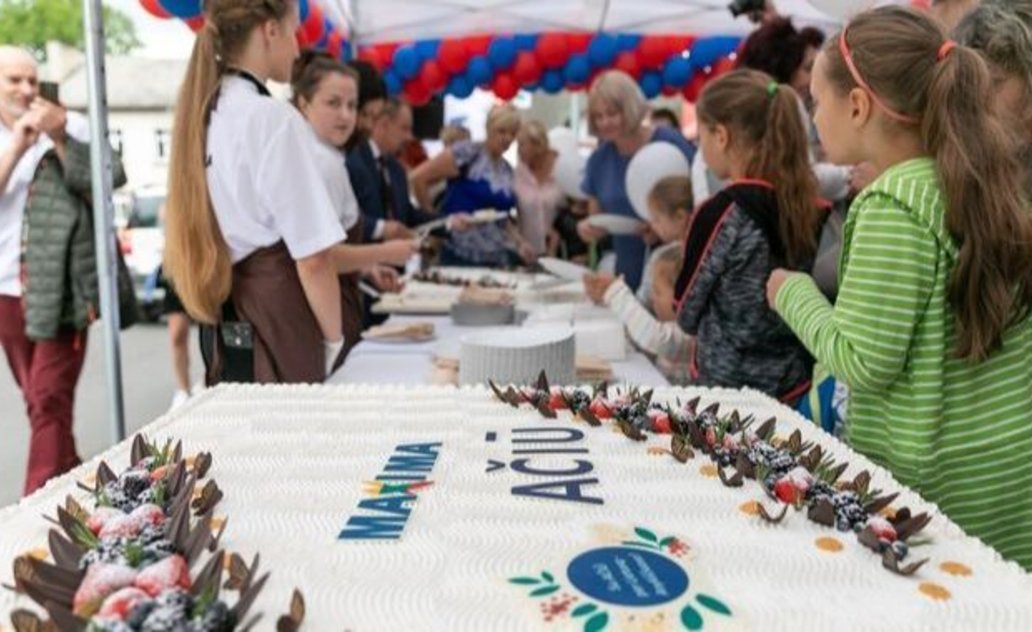 „Maxima“ dėkos Marijampolei: atvyksta 75 tonos akcinių prekių ir sunkvežimis šventinių tortų