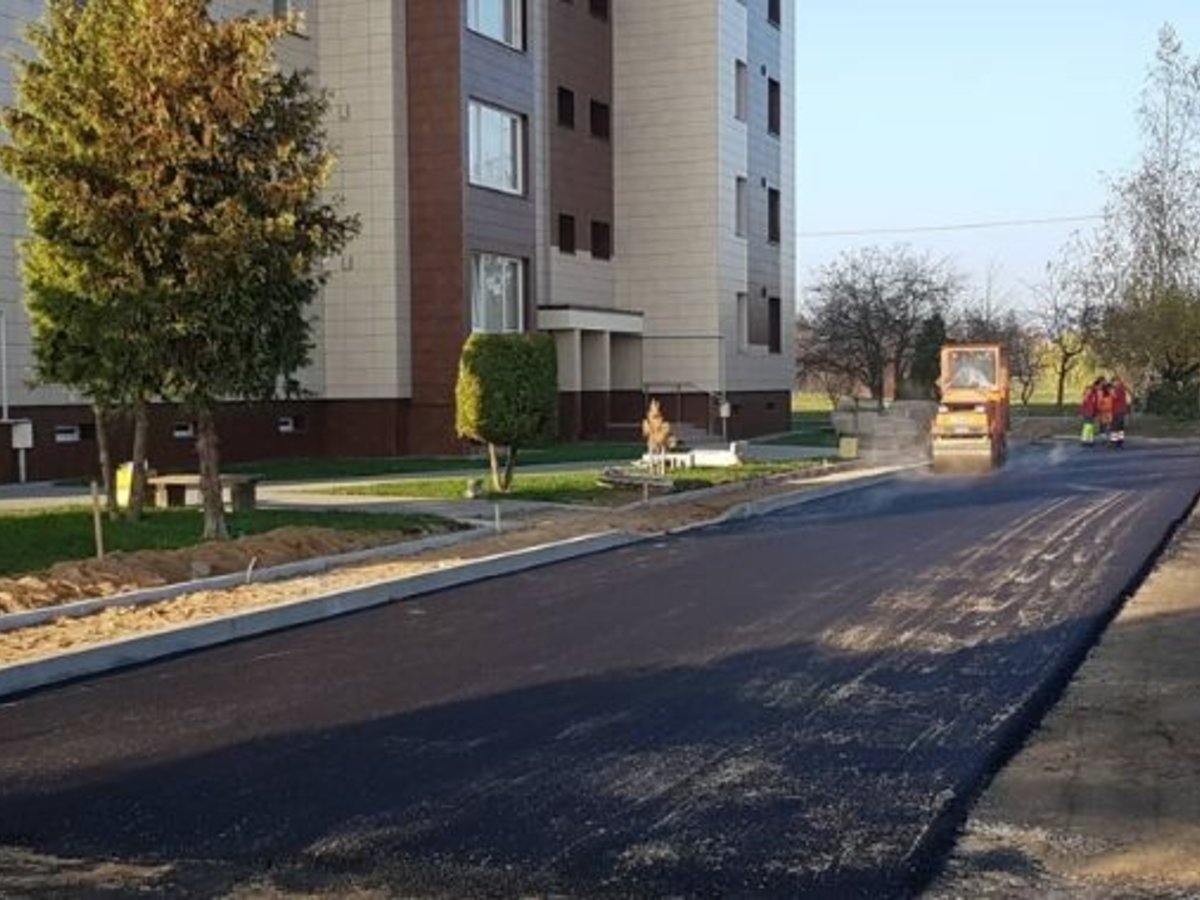 Savivaldybės ir aktyvios bendruomenės pastangų dėka rekonstruojama automobilių stovėjimo aikštelė