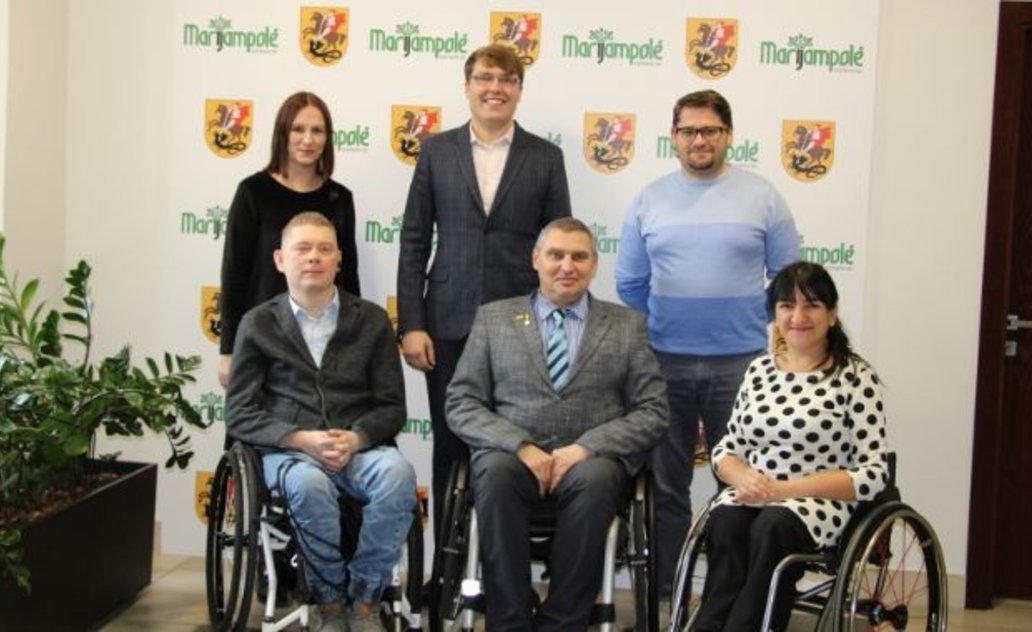 Diskutuota apie Marijampolės savivaldybės infrastruktūros pritaikymą žmonėms su judėjimo negalia