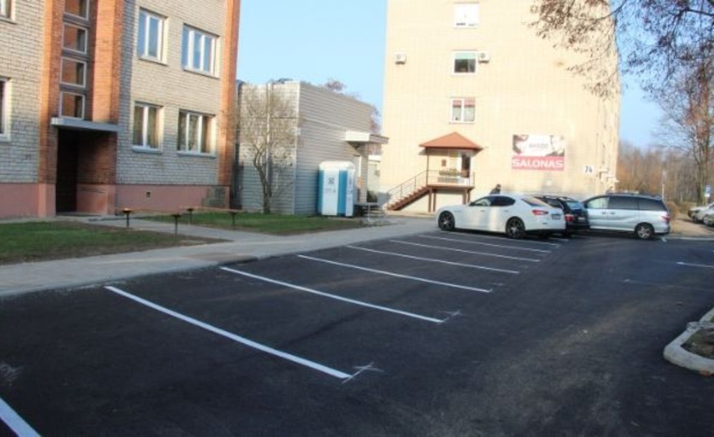 Sutvarkyta dar viena automobilių stovėjimo aikštelė Marijampolėje