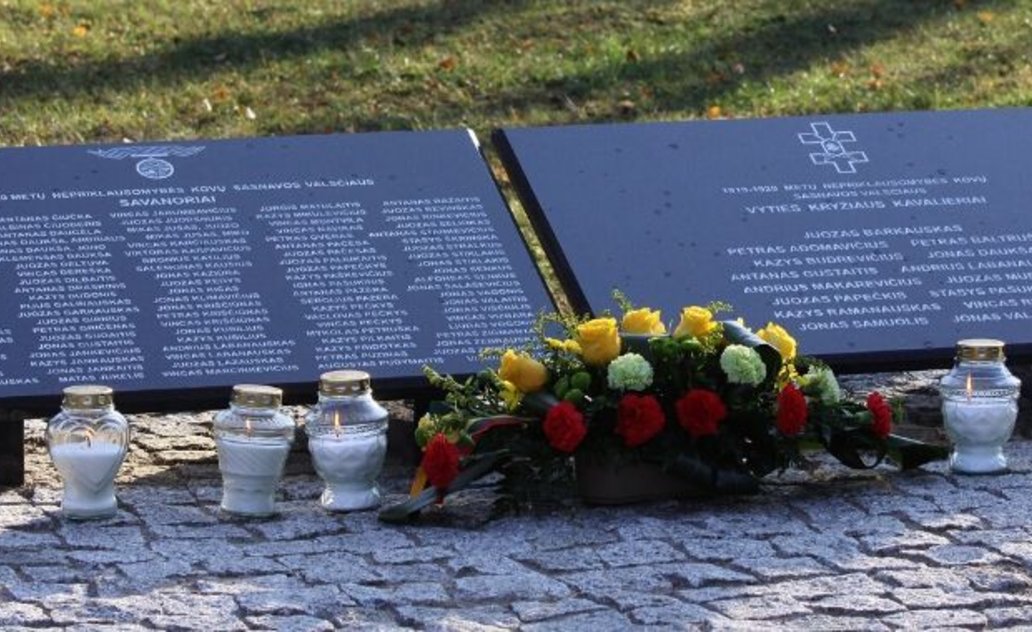  Sasnavoje pagerbtas Nepriklausomybės kovų savanorių ir Vyčio kryžiaus kavalierių atminimas 