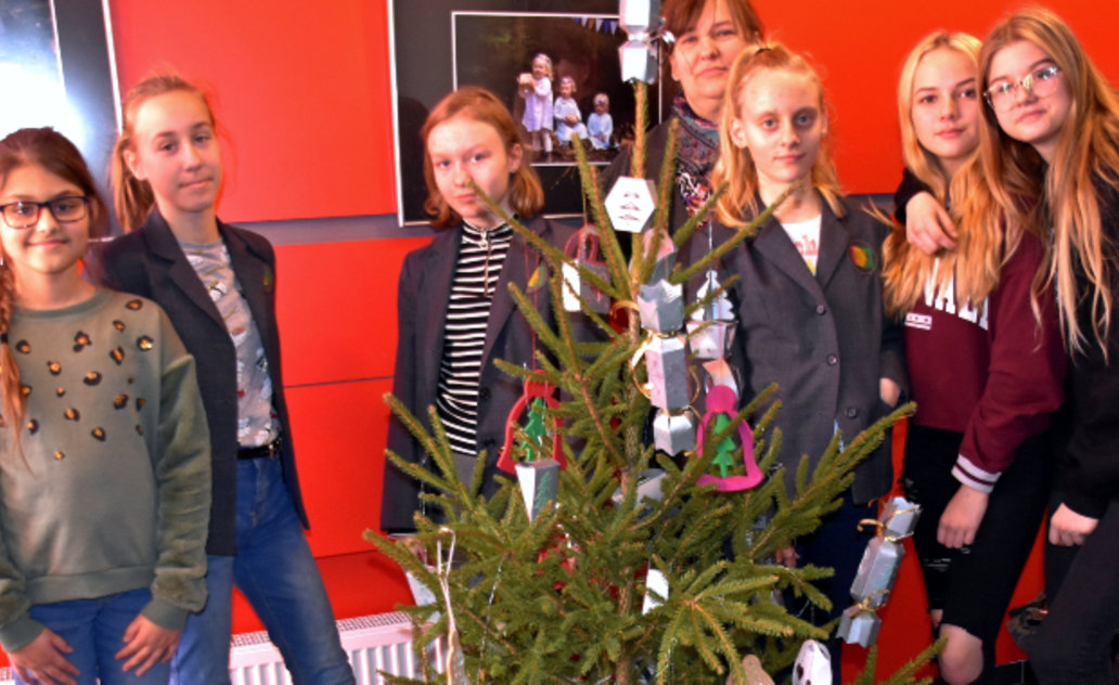 „Kalėdų belaukiant…“: kultūros centre džiugina natūralių eglučių paroda