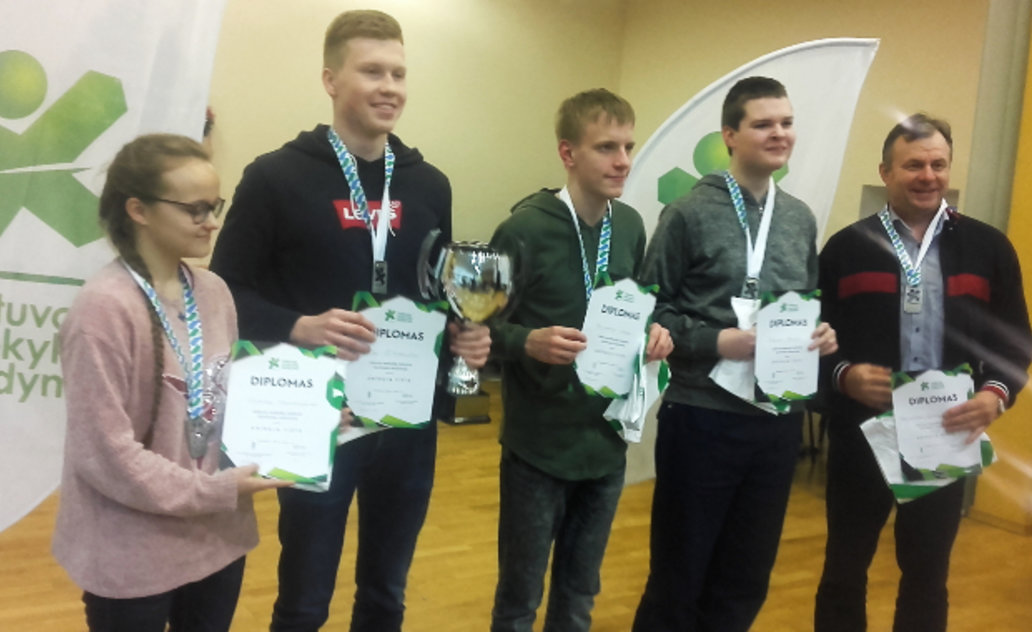 Marijampolės Rygiškių Jono gimnazijos šachmatininkų komanda Lietuvos mokyklų žaidynių vicečempionė