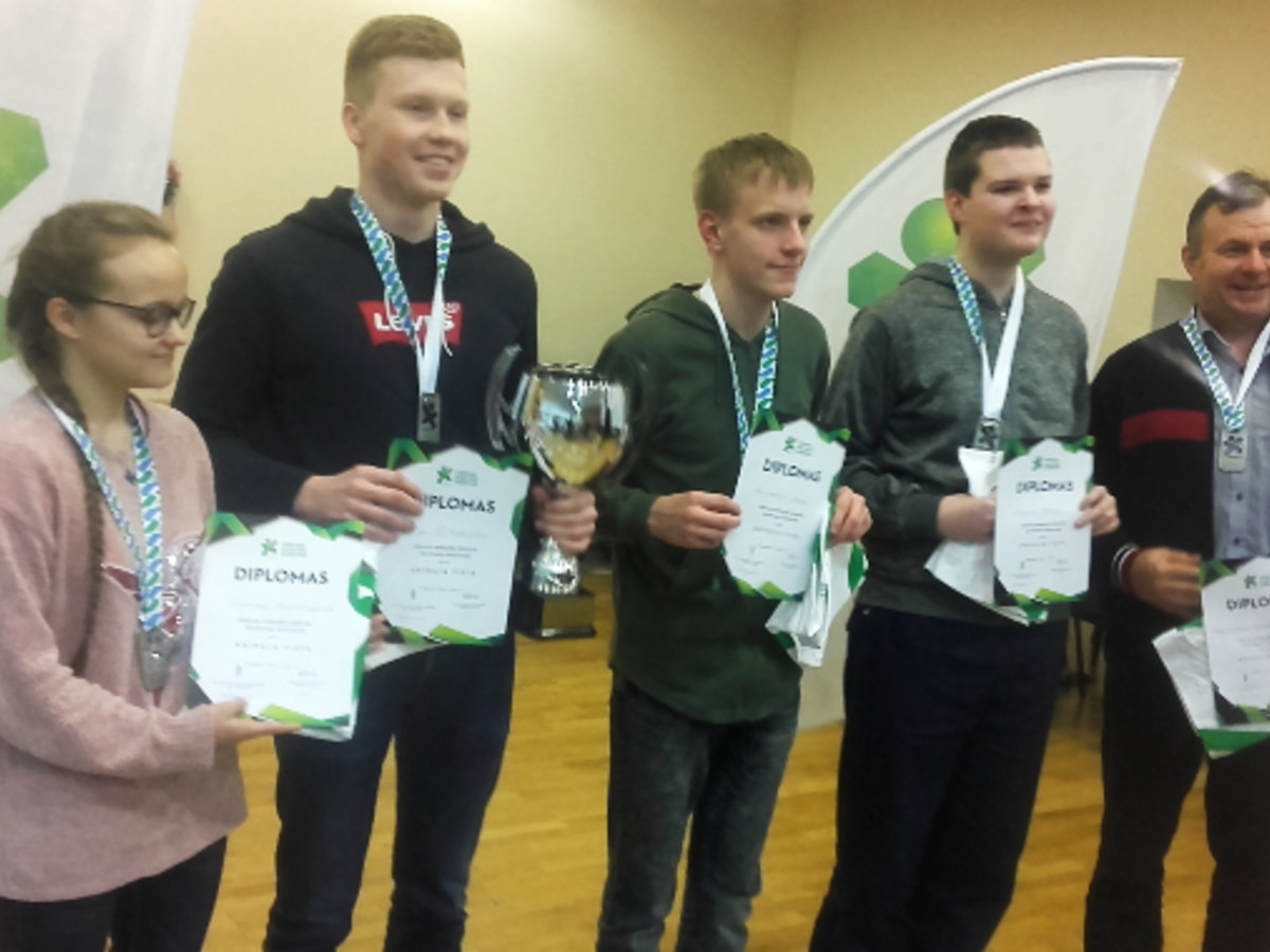 Marijampolės Rygiškių Jono gimnazijos šachmatininkų komanda Lietuvos mokyklų žaidynių vicečempionė