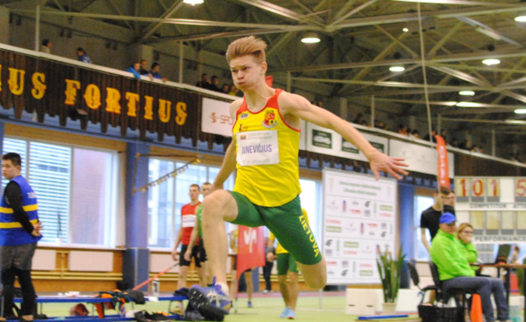 Marijampoliečiai varžėsi Lietuvos suaugusių ir jaunimo uždarų patalpų lengvosios atletikos...
