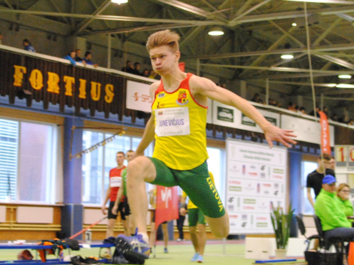 Marijampoliečiai varžėsi Lietuvos suaugusių ir jaunimo uždarų patalpų lengvosios atletikos...