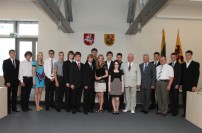 2011 m.Geriausi abiturientai, savivaldybės meras V. Brazys, mero pavaduotojas S. Valančius, LR Seimo narys A. Mitrulevičius