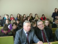 Rinkimų procedūras stebi LR Seimo narys Albinas Mitrulevičius ir  Savivaldybės švietimo skyriaus vedėjas Vygantas Dilys