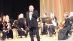Maestro D. Katkus šmaikščiai vedė koncertą
