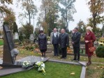 Prie miesto mero B. Bežinio kapo
