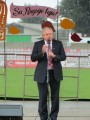 Administracijos direktorius M. Ražinskas sveikina Sūduvos gimnazijos bendruomenę