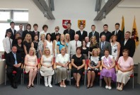 2011 m.Geriausi abiturientai, mokytojai, savivaldybės meras V. Brazys,  mero pavaduotojas S. Valančius, LR Seimo narys A. Mitrulevičius