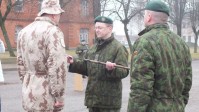 Kardas perduodamas naujajam vadui mjr. K. Aleksejevui