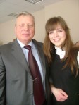 LR Seimo narys Albinas Mitrulevičius ir Marijampolės savivaldybės mokinių atstovė 6-ajame Lietuvos mokinių parlamente Aistė Geležiūtė
