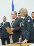 Padėką įteikti pasirengęs administracijos dierktorius M.Ražinskas